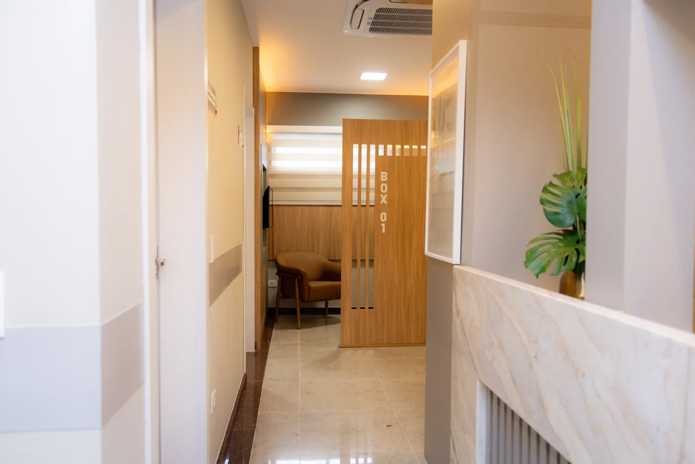 Corredor de acesso aos boxes de atendimento